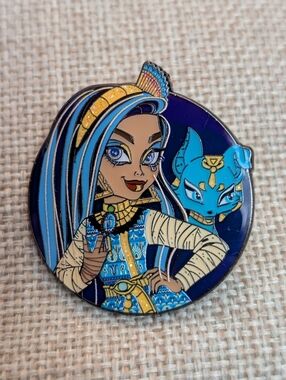 Loungefly pin Monster High Clea De Nile NEW